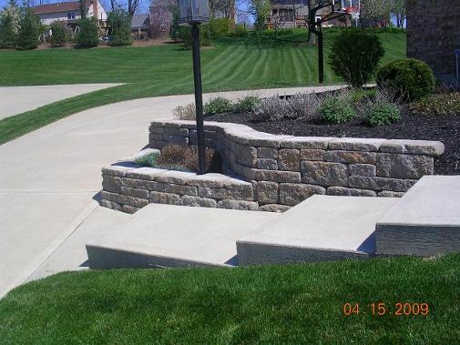pavestone retaining wall / Anderson