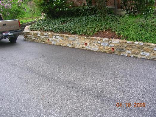 fieldstone retaining wall / Anderson