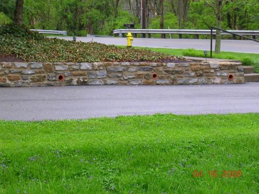 fieldstone retaining wall / Anderson